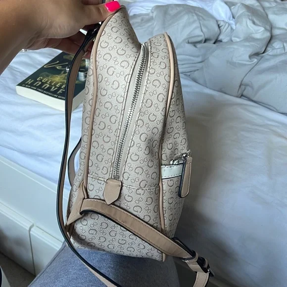 Guess backpack - Picture 4 of 5